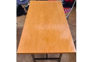 Eettafel modern staal onderstel blad beschadigd