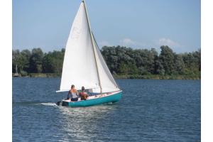 Polyester open zeilboot type Flying Junior (met schade)