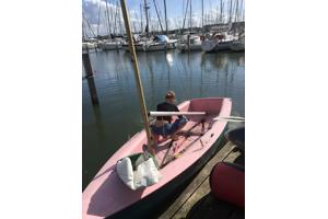 Polyester open zeilboot type Flying Junior (met schade)