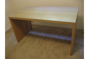 IKEA bureau Mikael met glasplaat