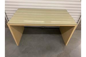 IKEA bureau Mikael met glasplaat