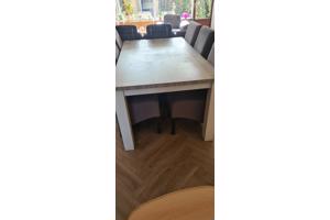 Eettafel en 6 eetkamerstoelen