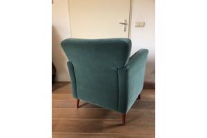 Groene fauteuil van alcantara-stof