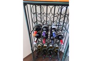 Wijnrek voor 32 flessen en plateau voor karaffen