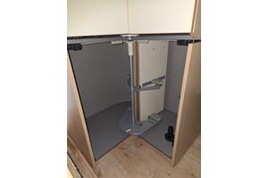 2x hoekkast incl. draaiplateaus