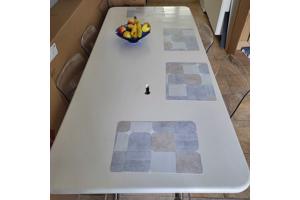 Wite grote eetttafel