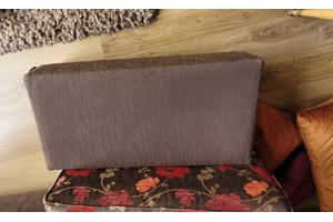 Poef en bankstel en fauteuil