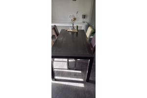 Eetkamertafel en 5 stoelen