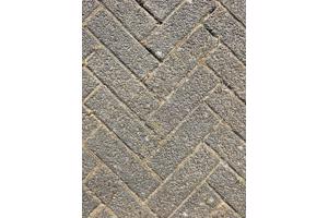 Gratis af te halen: 30m2 gebruikte betonnen klinkers