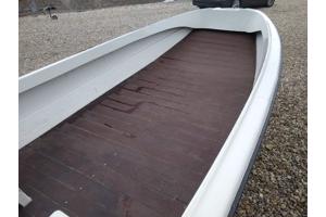 Polyester Boot Met 4pk Buitenboordmotor