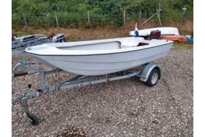 Polyester Boot Met 4pk Buitenboordmotor