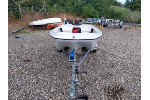 Polyester Boot Met 4pk Buitenboordmotor