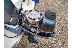 Polyester Boot Met 4pk Buitenboordmotor