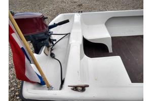 Polyester Boot Met 4pk Buitenboordmotor