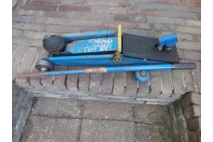 Te koop aangeboden Auto krik