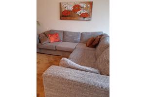 Fijne hoekbank, zwart witte stof, lellere loungebank