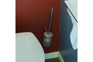Toiletborstel, toiletrolhouder, zeeppomp, lamp
