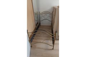 Romantisch bedframe in goud en zwart. 200 x 90cm