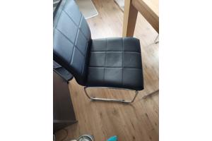 Eettafel en 4 stoelen (mag ook apart)