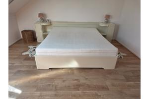Nette tweepersoons bed