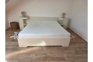 Nette tweepersoons bed