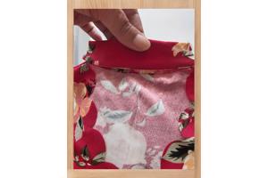 Stretchy top rood bloemenprint met hals koord M