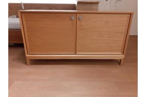 Dressoir, grote opbergkast van massief hout