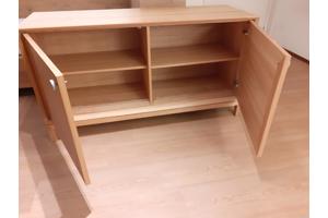 Dressoir, grote opbergkast van massief hout