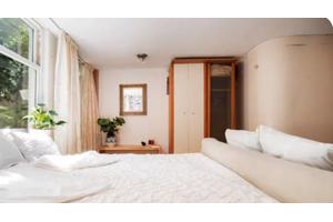 Kledingkast witte en glazen deuren (totaal 2 stuks)