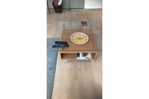 Salontafel met glasplaat en bergruimte