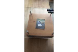 Salontafel met glasplaat en bergruimte
