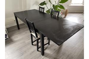 Zwarte uitschuifbare IKEA eettafel 180x95cm + 3 stoelen