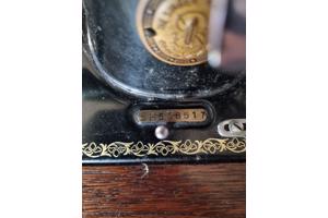 Singer naaimachine in kastje