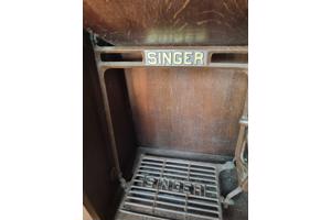 Singer naaimachine in kastje