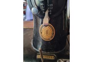 Singer naaimachine in kastje