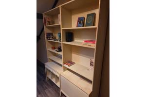 Twee kasten (kantoor of studeer)