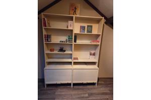 Twee kasten (kantoor of studeer)