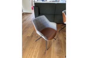 Ovale eettafel en 6 stoelen