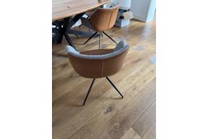 Ovale eettafel en 6 stoelen