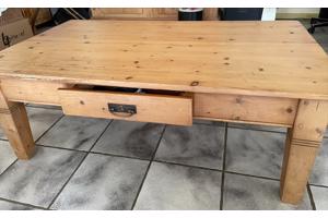 Salontafel met lade van grenenhout