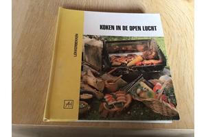 Boek ; koken in de open lucht (BBQ) LEKKERBEKKEN TOP
