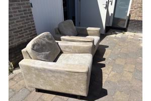 2 fauteuils in redelijke staat