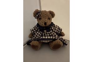 Schattig beertje met geblokt jurkje en strik 20 cm