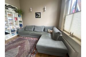 Grote grijze hoekbank