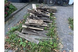 Afvalhout van een oud terras (steigerhout)