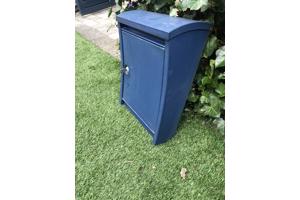 Brievenbus blauw