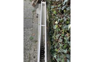 Radiator 1,5 m lang 0,5 m hoog 10 cm dik