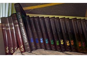 Spectrum encyclopedie 25 delen en grote atlas met 4 aanvullende delen