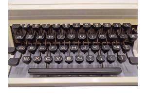 Olivetti Dora