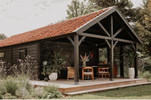 Maatwerk- Douglas houten bijgebouwen, tuinhuisjes